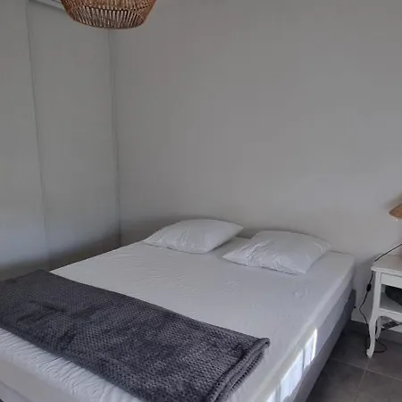 Apartment Superbe Pour 4, Climatise, Piscine Et Garage